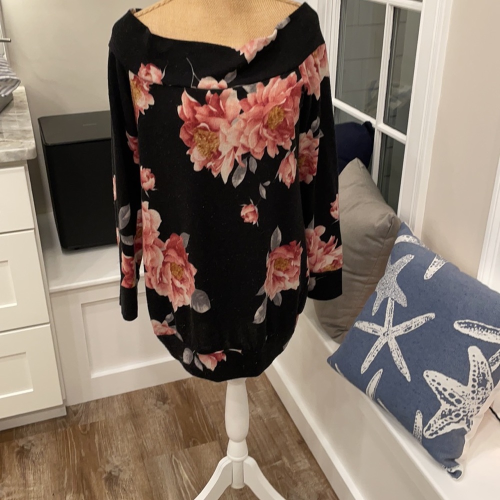 {gorilla cat} Floral black sweater top